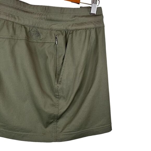 THE NORTH FACE Aphrodite Skort in Dark Olive Green Size XL = 16 - 18 - Picture 10 of 15